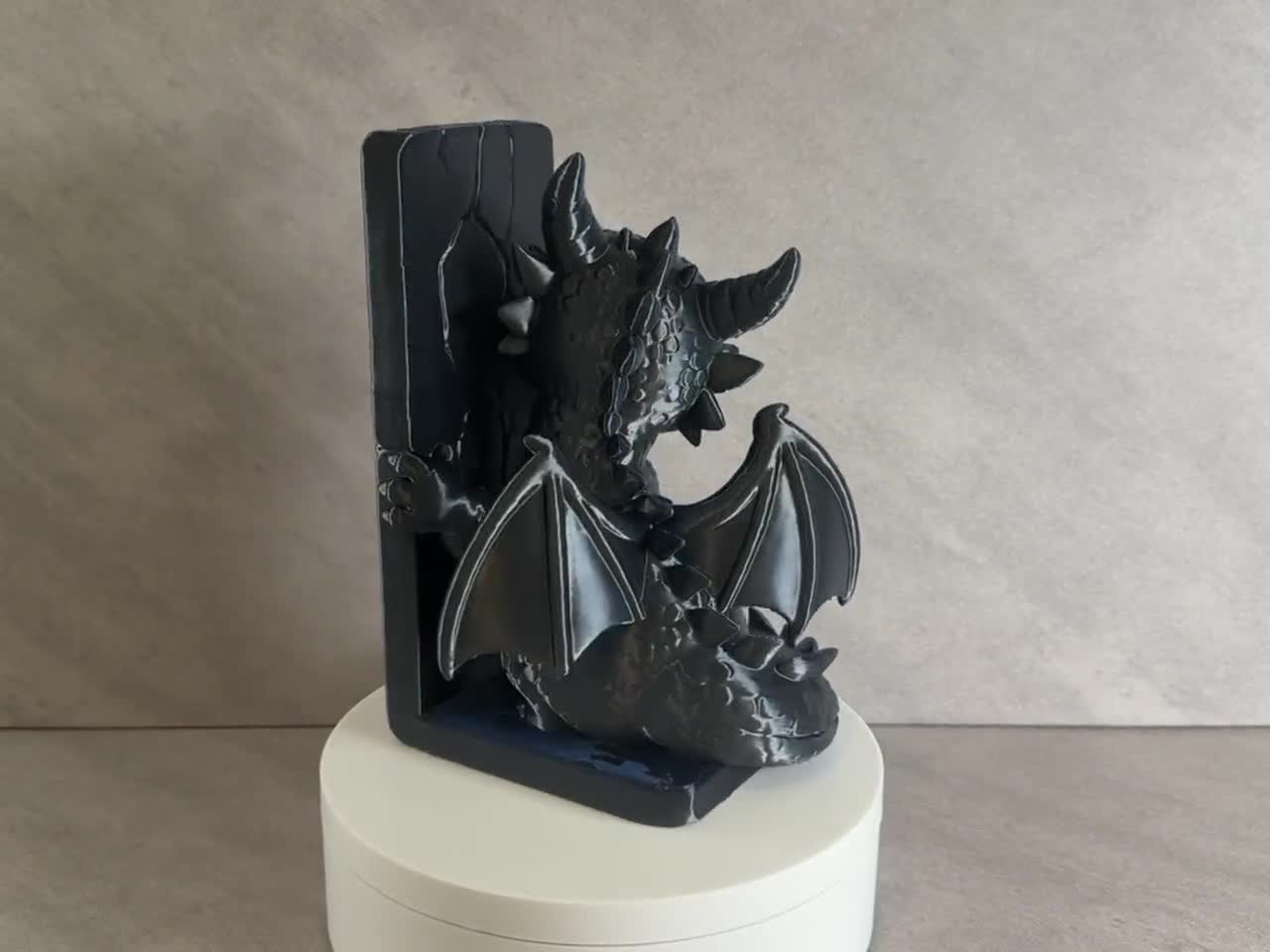 Dragon Bookend – Cute Navy Blue 3D Printed Fantasy Bookshelf Decor, Dragon Book Holder, Gothic Desk Shelf Organizer, Fantasy Gift video cover